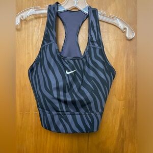Nike sports bra with razor back  Like new. L.             00